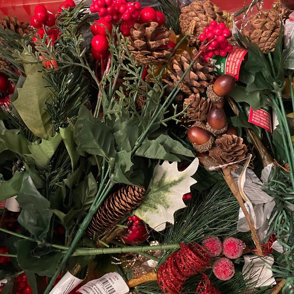 A BOX OF MIXED SEASON FAUX FLOWERS AND PICKS THEY ARE NOT CUT DIY CRAFTS - Picture 9 of 11